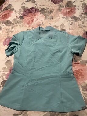 FIGS Light Blue Short Sleeve V-Neck Scrub Top